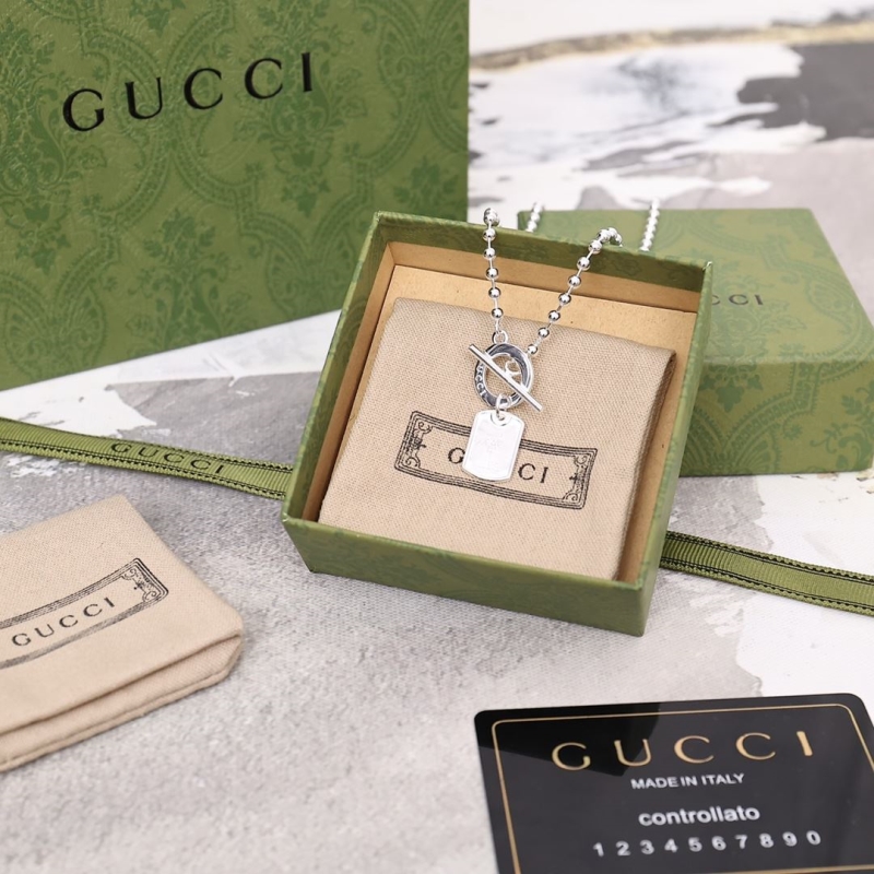 G*u*i necklaces